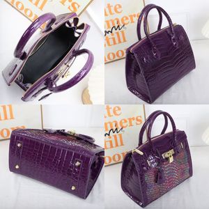(V070) Crocodile PU Leather Design Lady Handbag with Metal Lock
