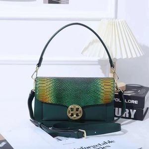 (V101) Crocodile Print Bump Three-Dimensional Leather Portable Cross-Body Retro Women's Bag Chic Portable Crocodile Print Wom