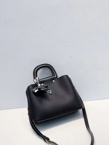 (V106) Fashion Cross-Body Commuting Bag Large Capacity Niche Bag Single Shoulder Bag