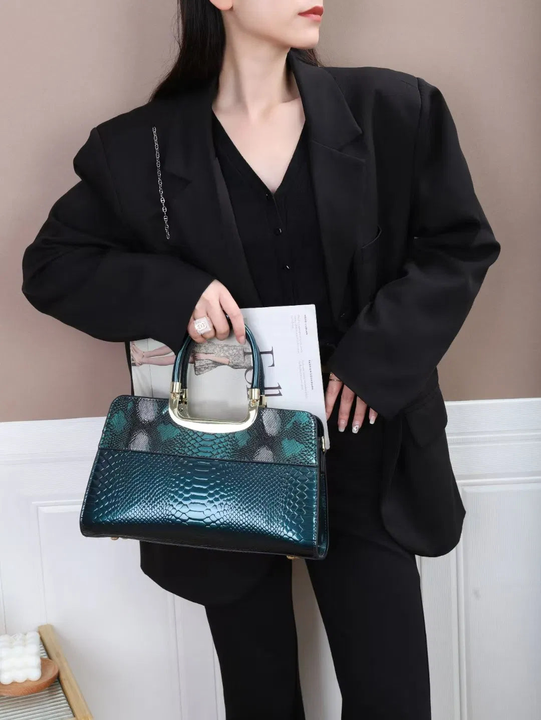 (V143) 2023 Autumn and Winter New Stone Pattern Patent Leather Handbag Single Shoulder Crossbody Bag Elegant Stone Pattern Patent Leather Handbag for Stylish