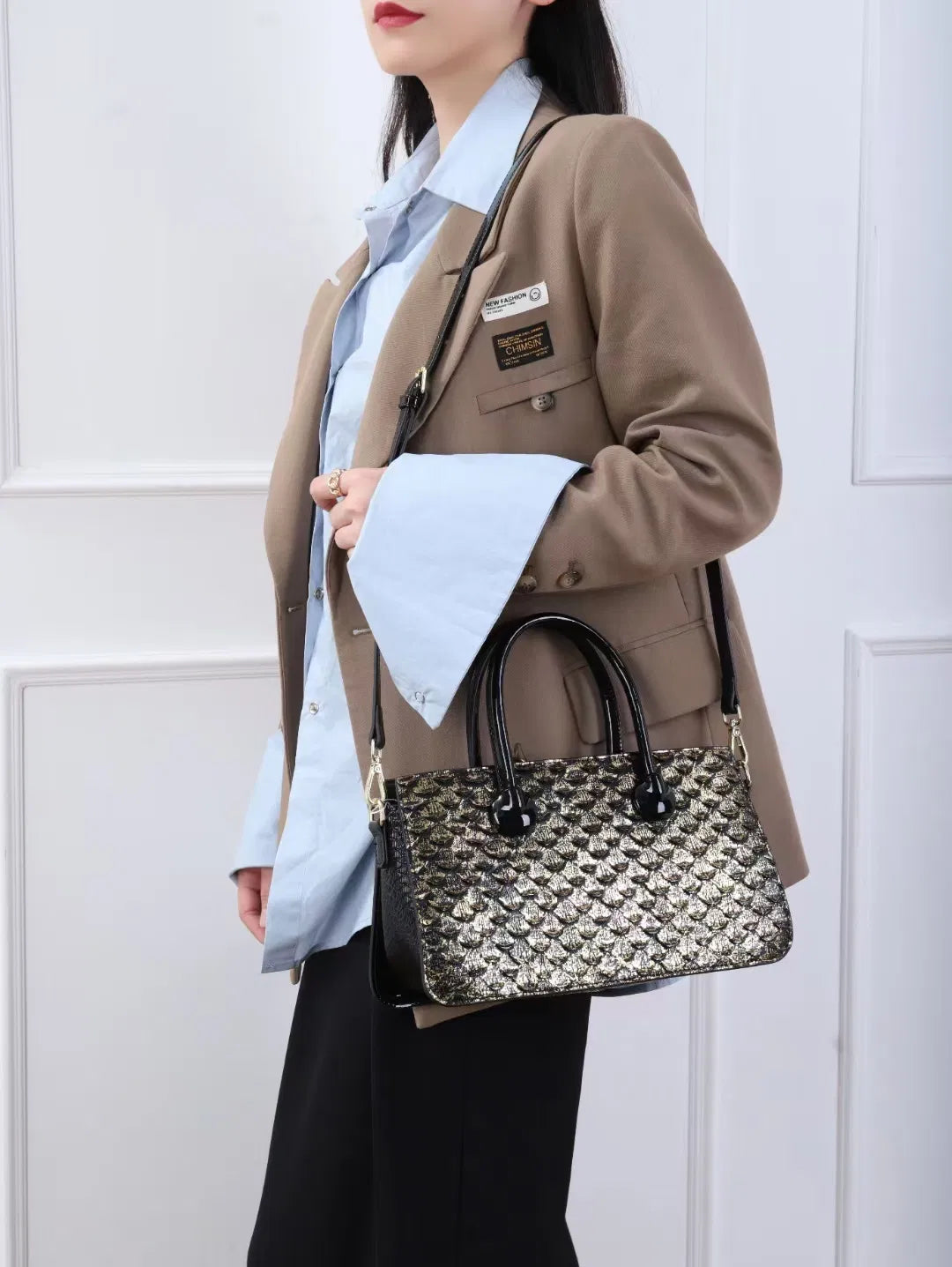(V155) 2023 Crocodile Pattern Women's Bag Cross-Border Trend One-Shoulder Handbag Multi-Layer Stereotyped Bag Color Bump Export Package