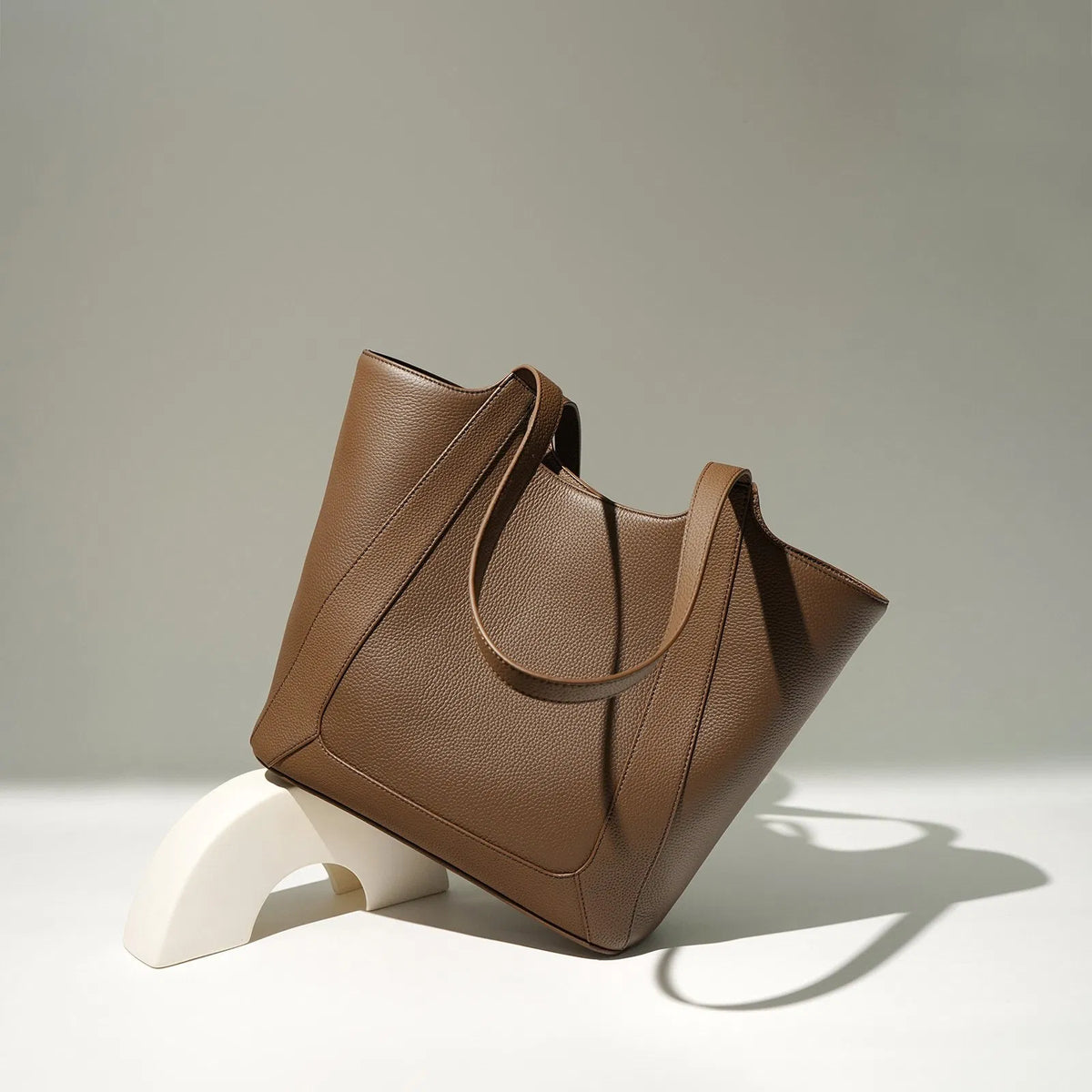 (V2718) High Sense Niche Fashion Design Large Capacity Commuter Bag Handbag