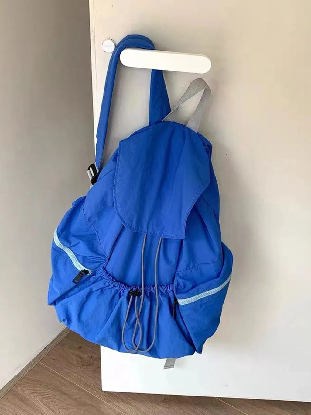 (V5707) Fashion Backpack Practical Large Capacity Drawstring Design Niche Casual Lightweight Men and Women Can Carry Washed Fabric Backpack