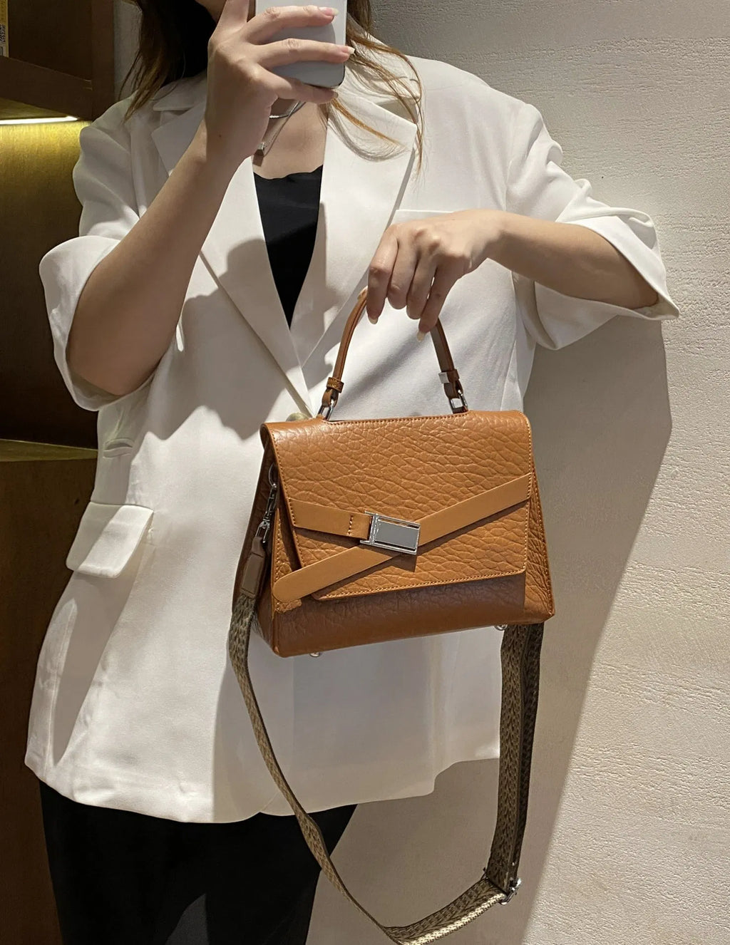 (V5726) First Layer Cowhide Women Single Shoulder Crossbody Simple Fashion Bag Girls Classic Shell Bag Multi-Layer Dumpling Bag