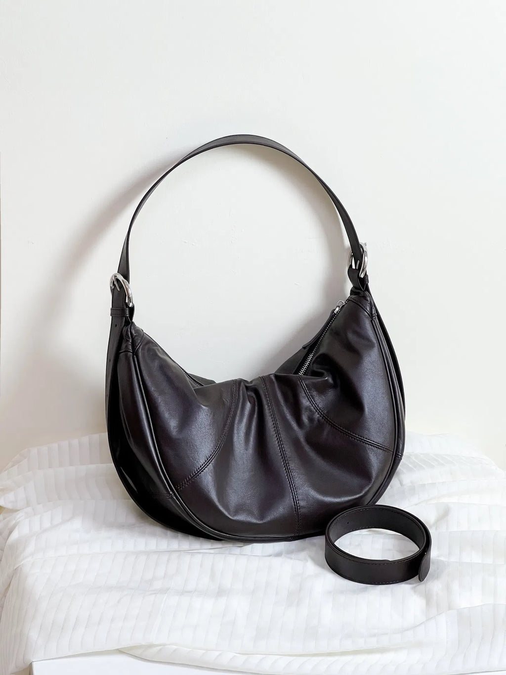 (V5938) The First Layer of Cowhide Dumpling Bag Fashion Casual Advanced Sense Soft Cloud Crescent Bag Large Capacity Leather Crossbody Armpit Bag