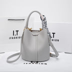(V5950) Genuine Leather Camera Bag, Niche Design, Red Bean Paste Powder Bag, New Style for Women, Crossbody Bag for Going out to Work