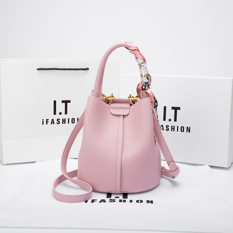 (V5950) Genuine Leather Camera Bag, Niche Design, Red Bean Paste Powder Bag, New Style for Women, Crossbody Bag for Going out to Work