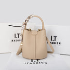 (V5950) Genuine Leather Camera Bag, Niche Design, Red Bean Paste Powder Bag, New Style for Women, Crossbody Bag for Going out to Work