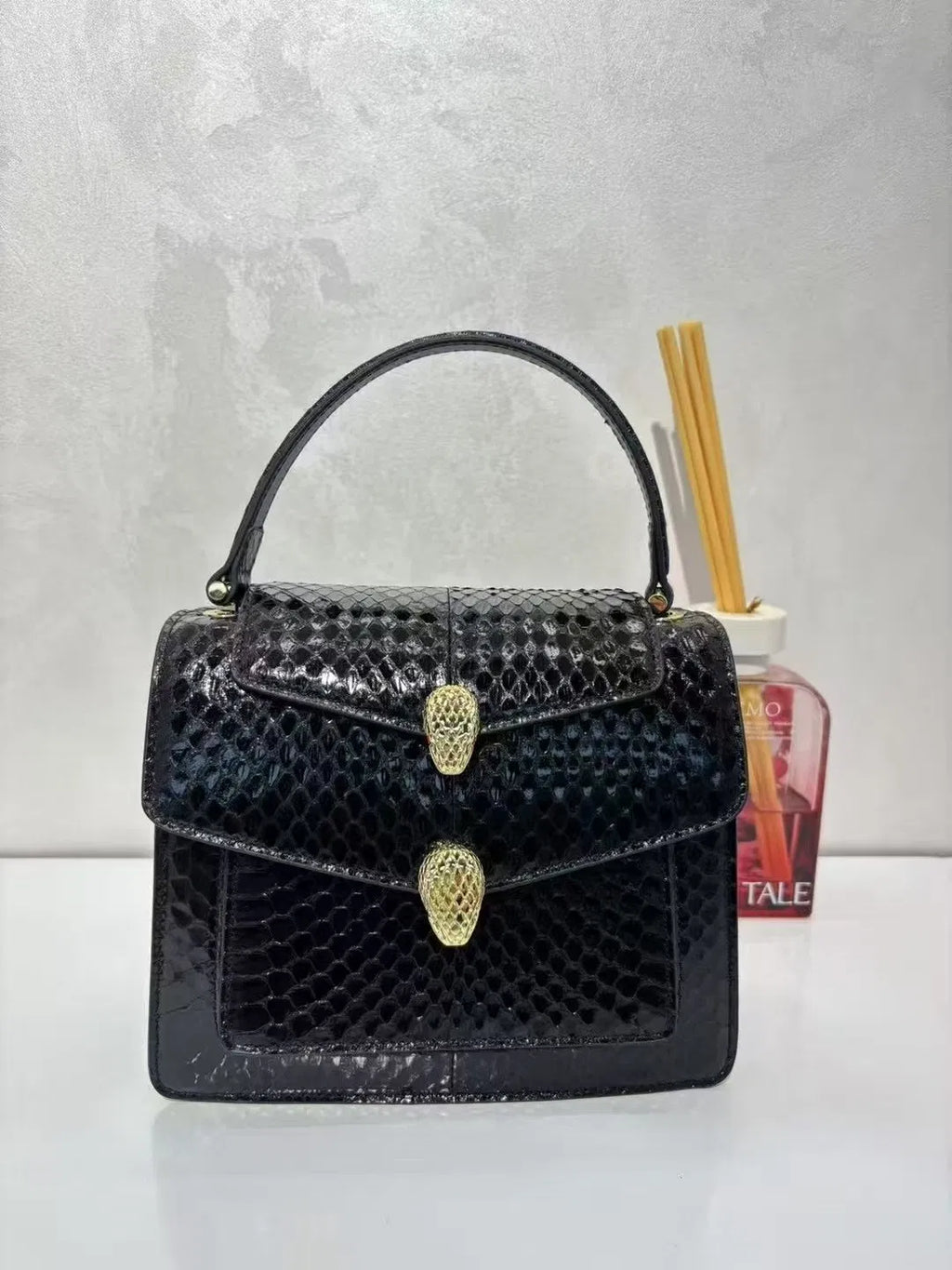 (V5989) The New Ladies Color Snakeskin Handbag Is Popular Bag.