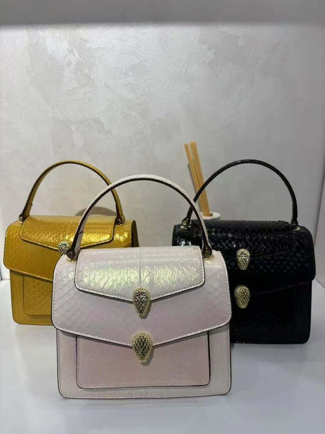 (V5989) The New Ladies Color Snakeskin Handbag Is Popular Bag.