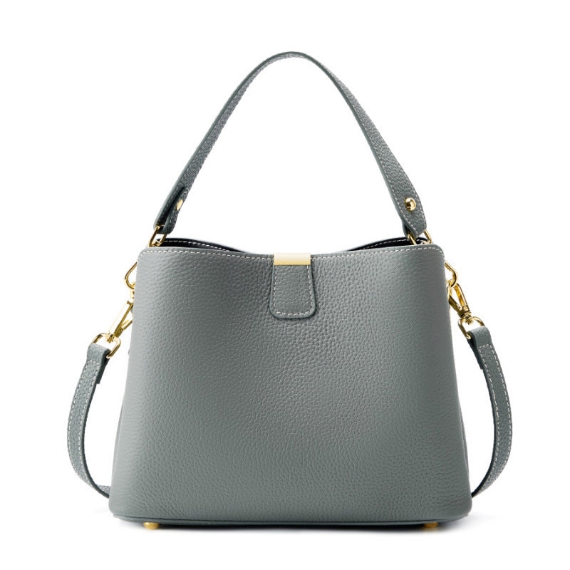 (V7661) New Trendy Large-Capacity Bucket Bag, Simple and Versatile, Made of Genuine Leather, with a Single Shoulder Strap for Carrying.