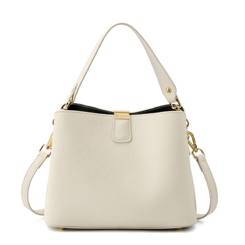 (V7661) New Trendy Large-Capacity Bucket Bag, Simple and Versatile, Made of Genuine Leather, with a Single Shoulder Strap for Carrying.