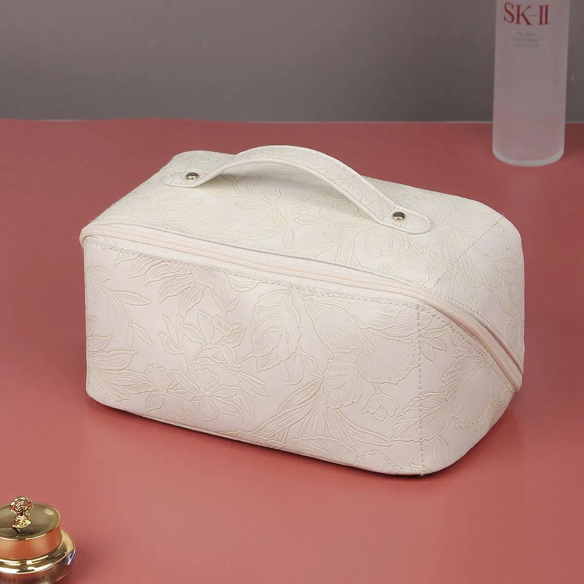 (WD13028) Amazon Exclusive PU Leather Large Capacity Multi-Functional Retro Style Three-Dimensional Embossed Makeup Bag Advanced