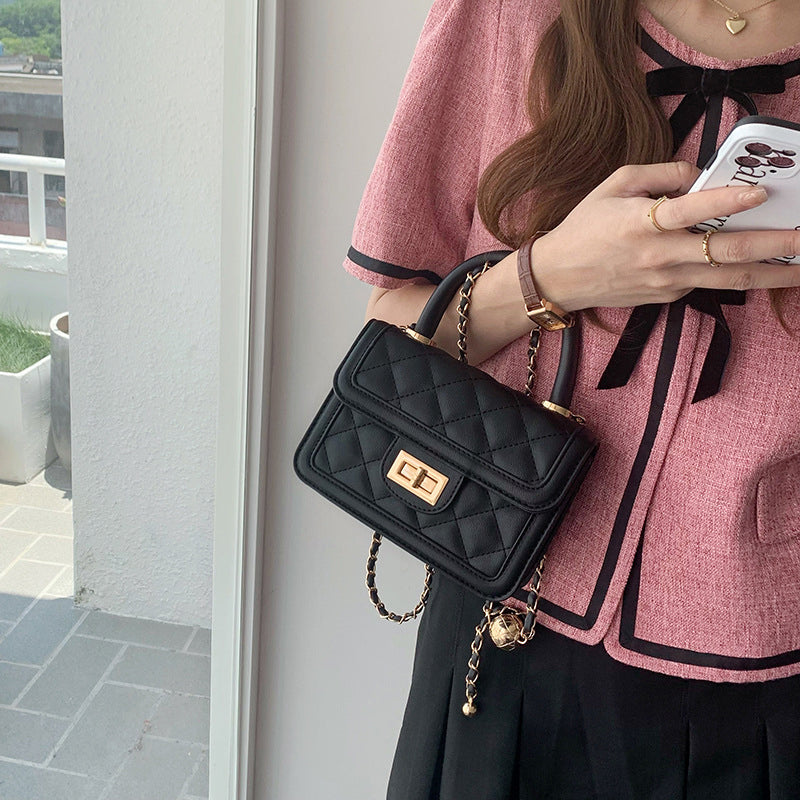(WD5835) Handbags New Fashion Ladies Bag Ladies Shoulder Bag Embroidered Puffy Shoulder Bag
