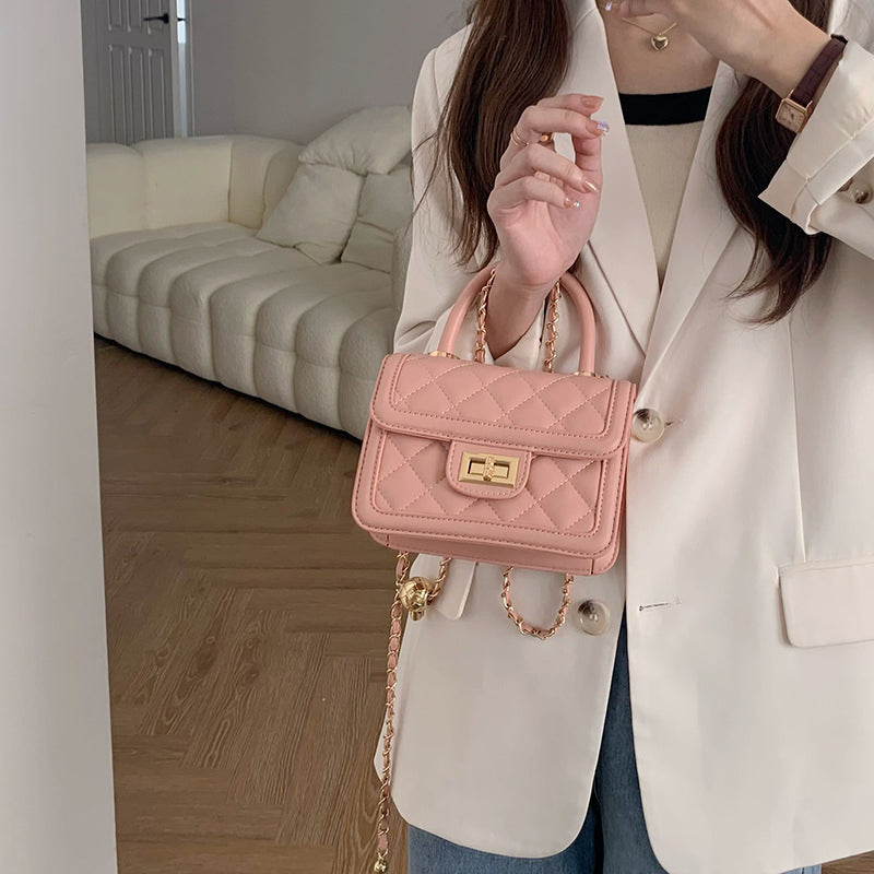 (WD5835) Handbags New Fashion Ladies Bag Ladies Shoulder Bag Embroidered Puffy Shoulder Bag
